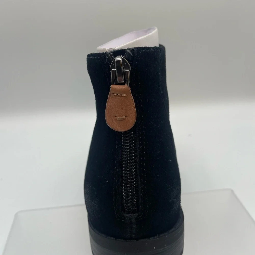 Gentle Souls by Kenneth Cole Emma zip bootie, Black Suede Chukka Boots size 6